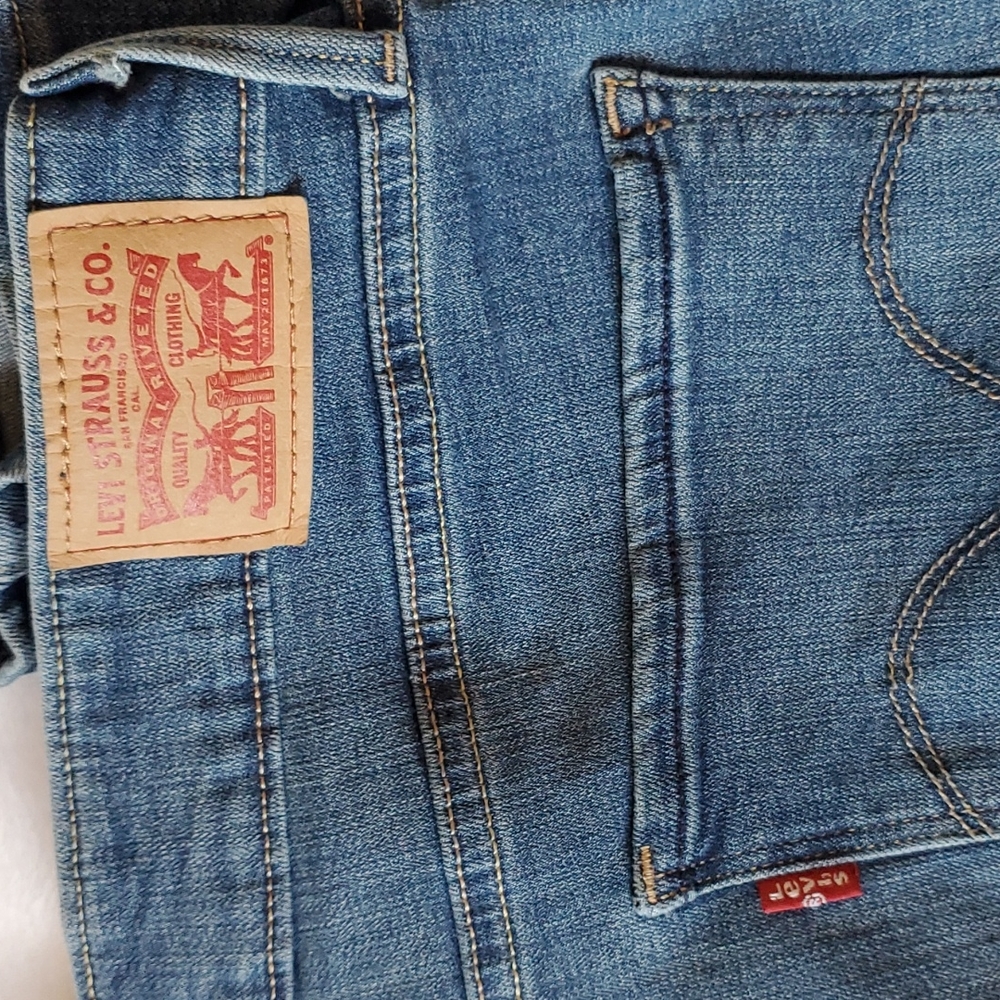 Levi's Mid Rise Skinny Jean - Picture 3 of 5